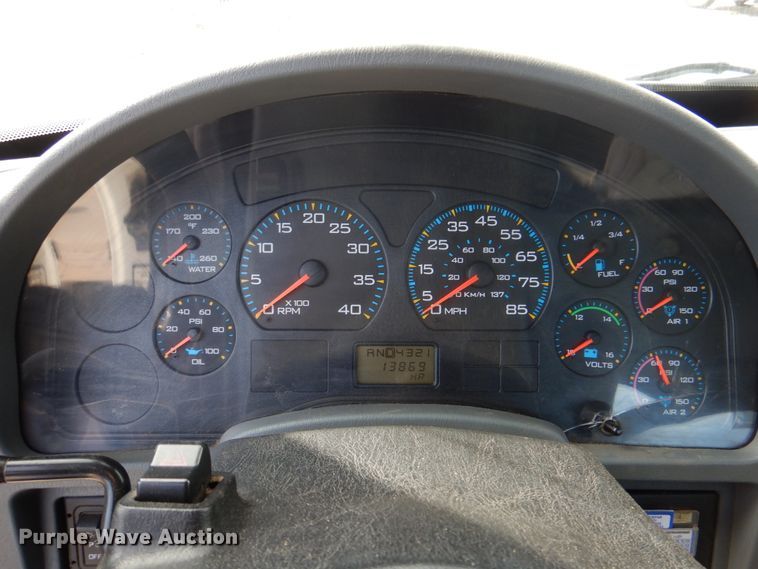 image for item IQ9460 2005 International 7400  digger derrick truck