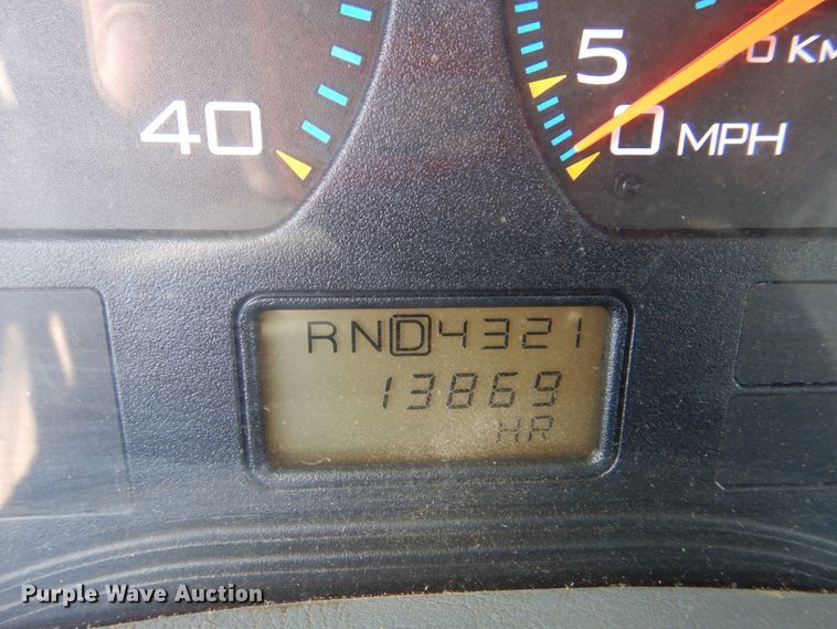 image for item IQ9460 2005 International 7400  digger derrick truck