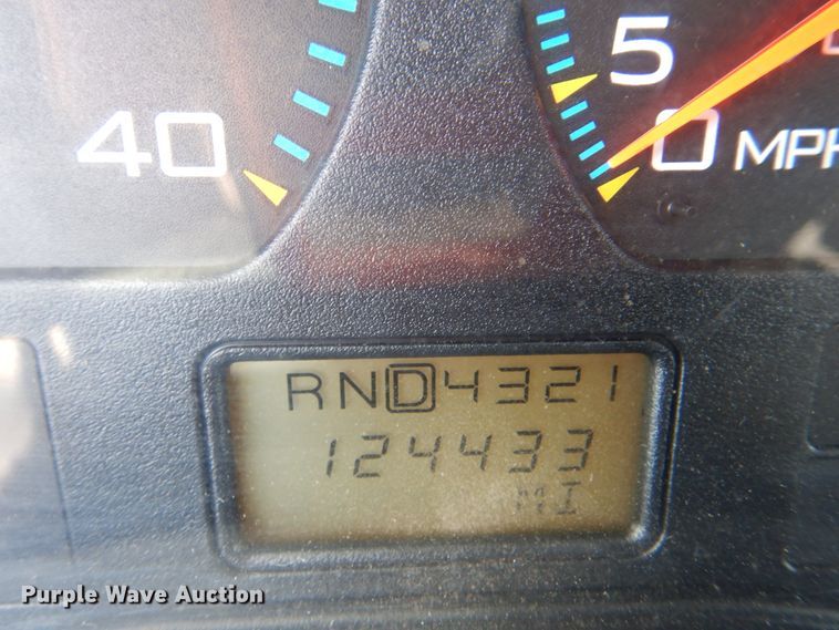 image for item IQ9460 2005 International 7400  digger derrick truck