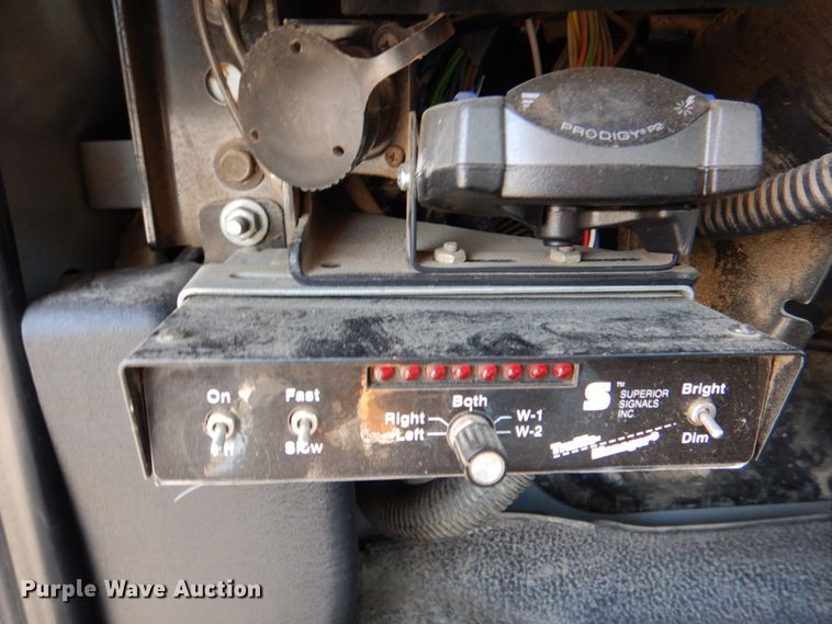 image for item IQ9460 2005 International 7400  digger derrick truck