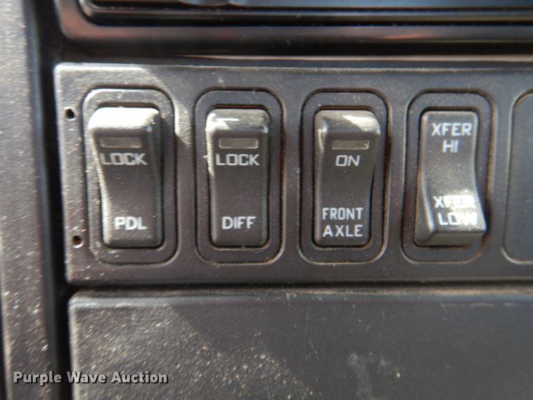 image for item IQ9460 2005 International 7400  digger derrick truck