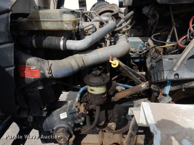 image for item IQ9460 2005 International 7400  digger derrick truck