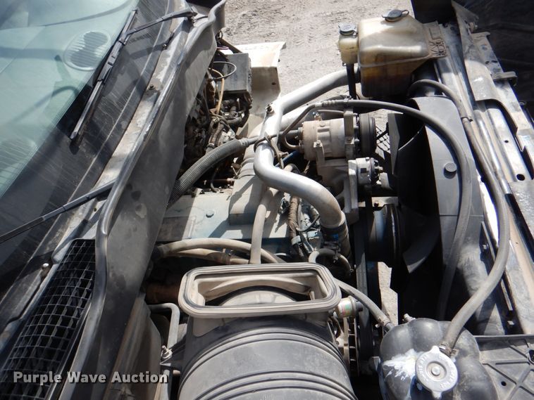 image for item IQ9460 2005 International 7400  digger derrick truck