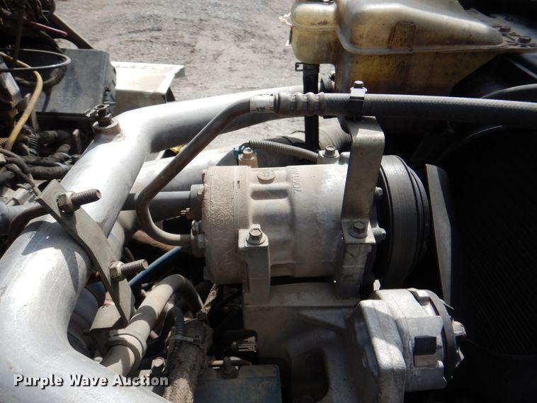 image for item IQ9460 2005 International 7400  digger derrick truck