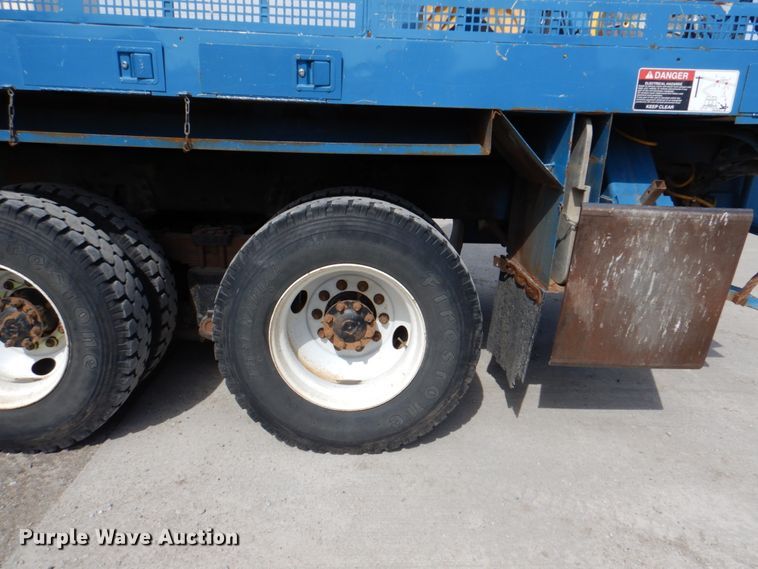 image for item IQ9460 2005 International 7400  digger derrick truck