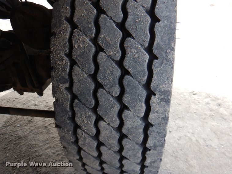 image for item IQ9460 2005 International 7400  digger derrick truck