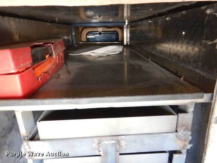 image for item IQ9461 2006 International 7400  bucket truck