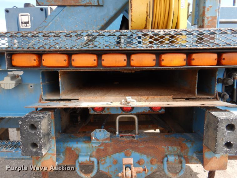 image for item IQ9461 2006 International 7400  bucket truck