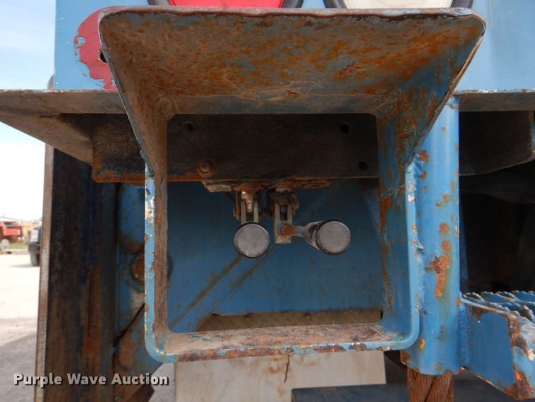 image for item IQ9461 2006 International 7400  bucket truck