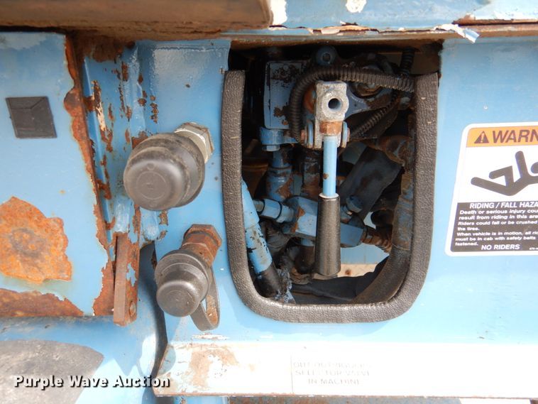 image for item IQ9461 2006 International 7400  bucket truck