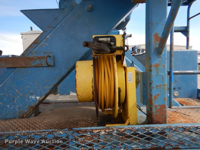 image for item IQ9461 2006 International 7400  bucket truck