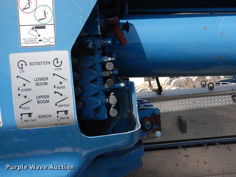 image for item IQ9461 2006 International 7400  bucket truck