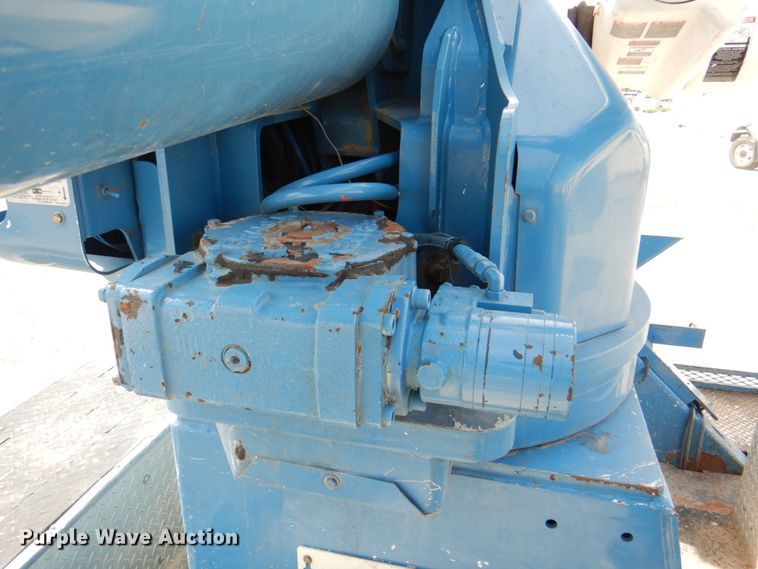 image for item IQ9461 2006 International 7400  bucket truck