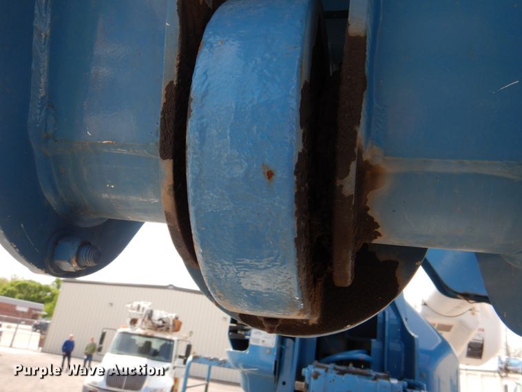 image for item IQ9461 2006 International 7400  bucket truck