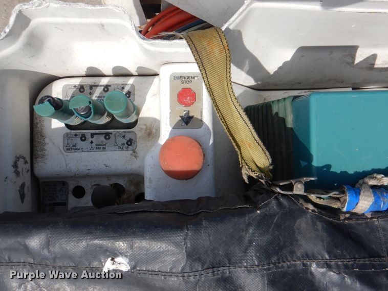 image for item IQ9461 2006 International 7400  bucket truck