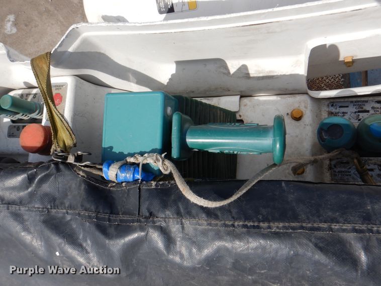 image for item IQ9461 2006 International 7400  bucket truck