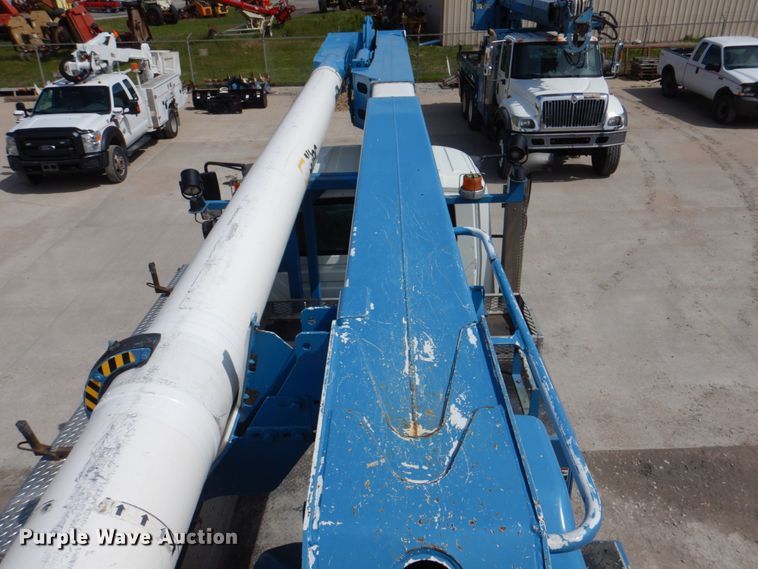 image for item IQ9461 2006 International 7400  bucket truck