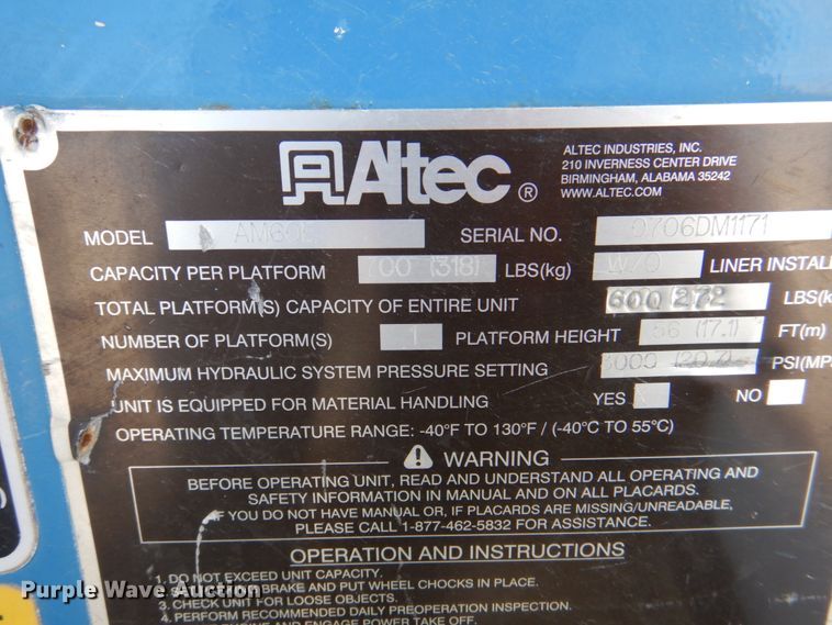 image for item IQ9461 2006 International 7400  bucket truck