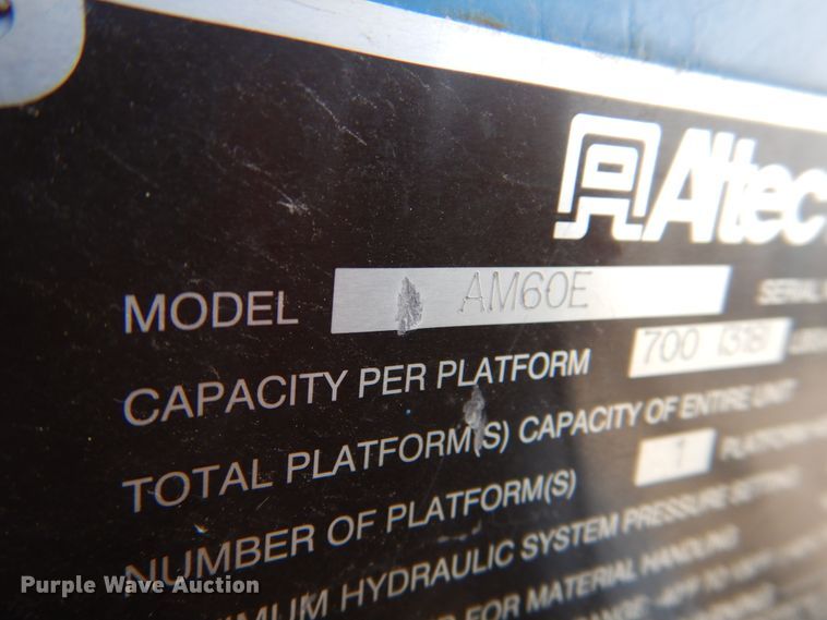 image for item IQ9461 2006 International 7400  bucket truck