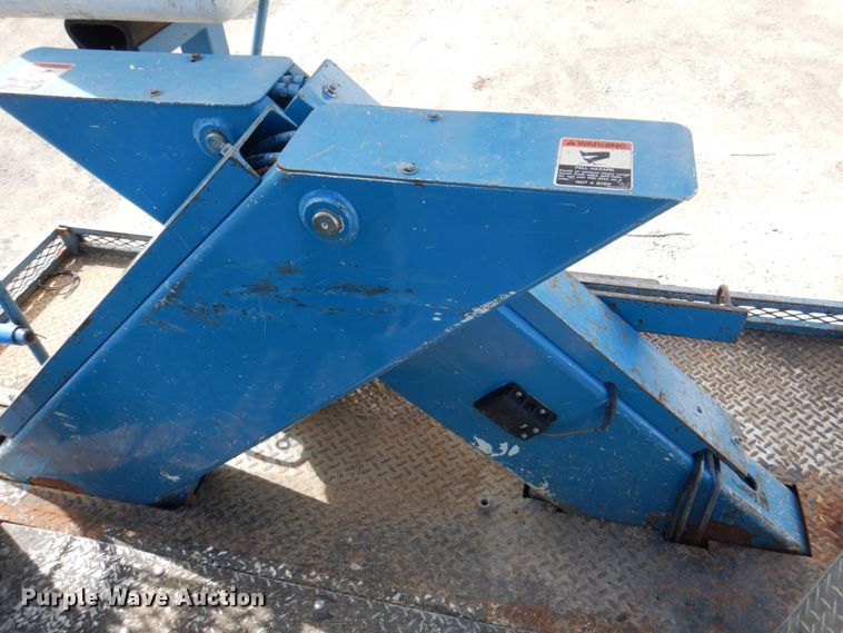 image for item IQ9461 2006 International 7400  bucket truck