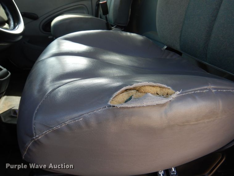 image for item IQ9461 2006 International 7400  bucket truck