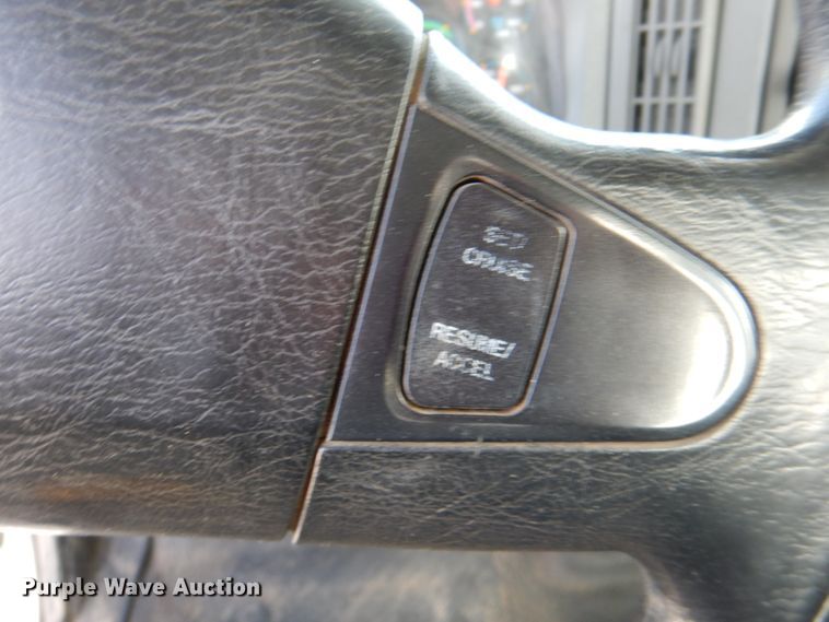 image for item IQ9461 2006 International 7400  bucket truck