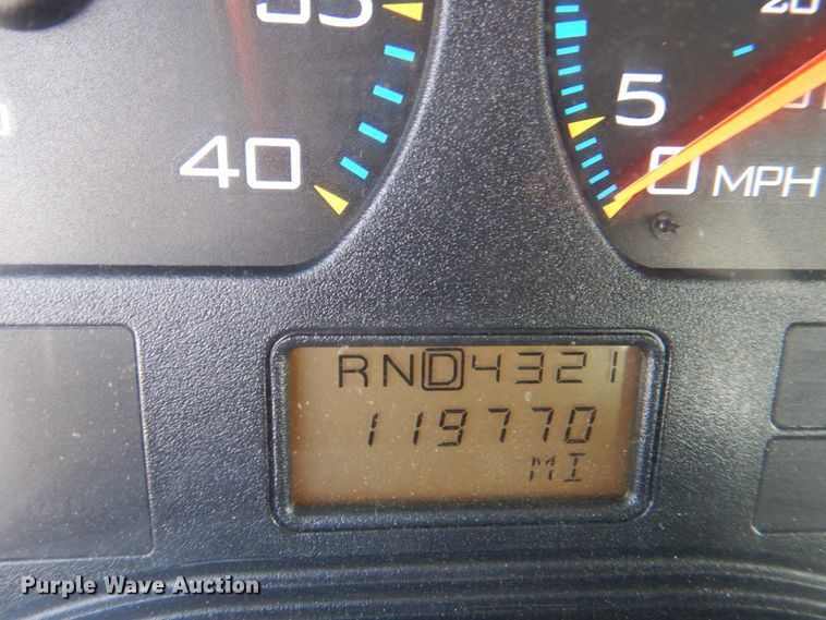 image for item IQ9461 2006 International 7400  bucket truck