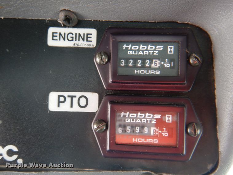 image for item IQ9461 2006 International 7400  bucket truck