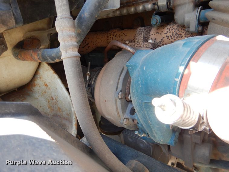 image for item IQ9461 2006 International 7400  bucket truck