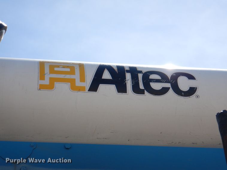 image for item IQ9461 2006 International 7400  bucket truck