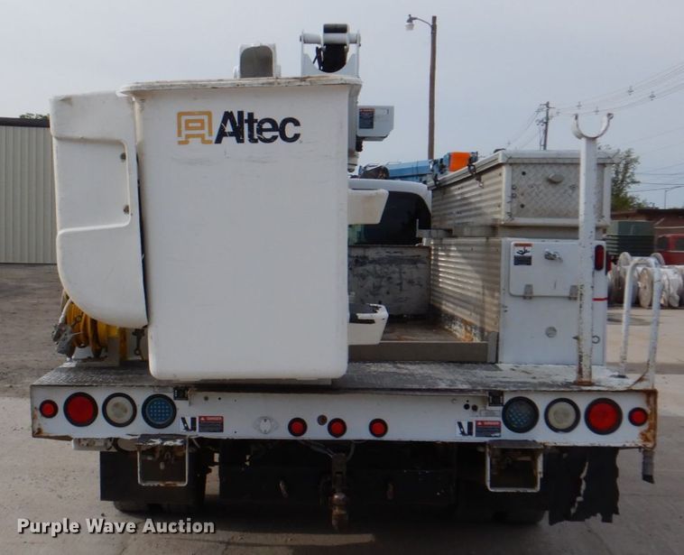 image for item IQ9462 2013 Ford F550 XL Super Duty  bucket truck