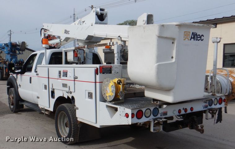 image for item IQ9462 2013 Ford F550 XL Super Duty  bucket truck