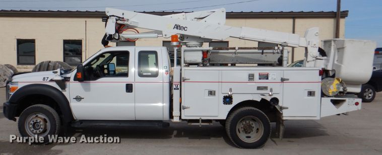 image for item IQ9462 2013 Ford F550 XL Super Duty  bucket truck