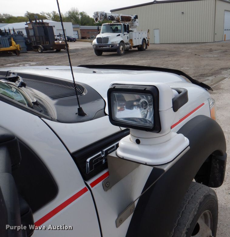 image for item IQ9462 2013 Ford F550 XL Super Duty  bucket truck