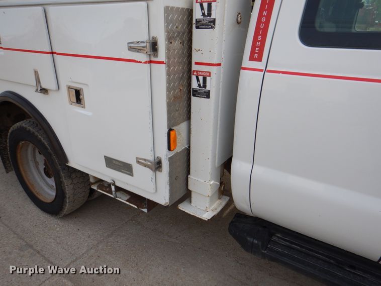 image for item IQ9462 2013 Ford F550 XL Super Duty  bucket truck