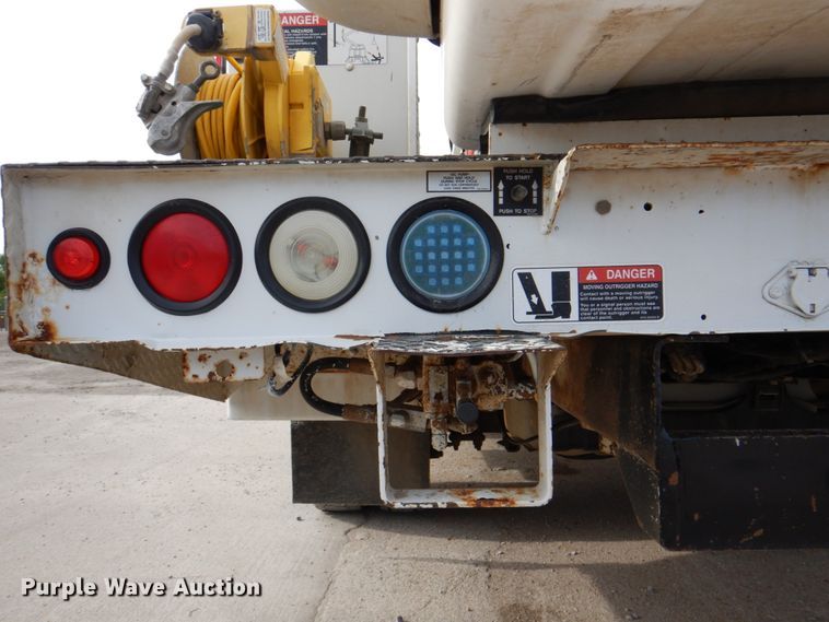 image for item IQ9462 2013 Ford F550 XL Super Duty  bucket truck