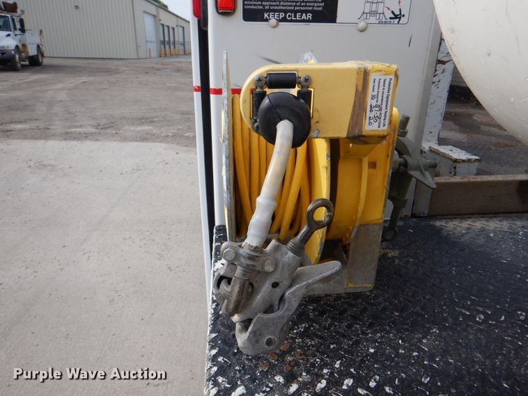 image for item IQ9462 2013 Ford F550 XL Super Duty  bucket truck