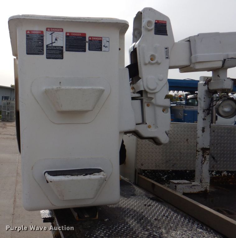 image for item IQ9462 2013 Ford F550 XL Super Duty  bucket truck