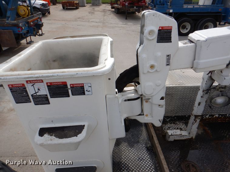 image for item IQ9462 2013 Ford F550 XL Super Duty  bucket truck