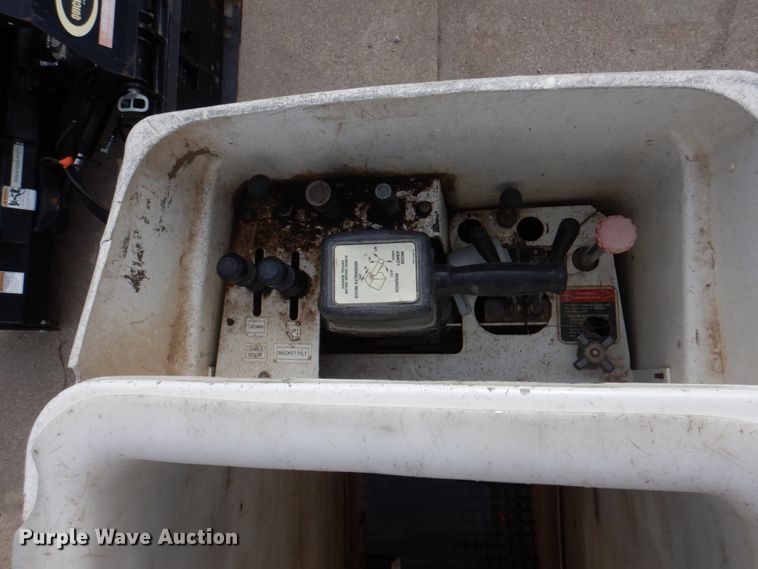 image for item IQ9462 2013 Ford F550 XL Super Duty  bucket truck