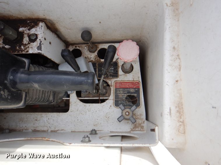 image for item IQ9462 2013 Ford F550 XL Super Duty  bucket truck