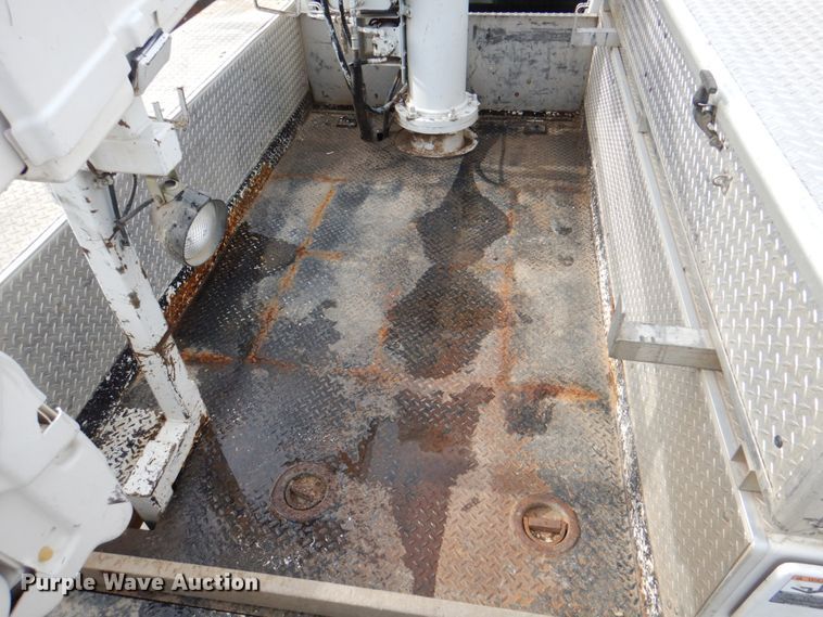 image for item IQ9462 2013 Ford F550 XL Super Duty  bucket truck