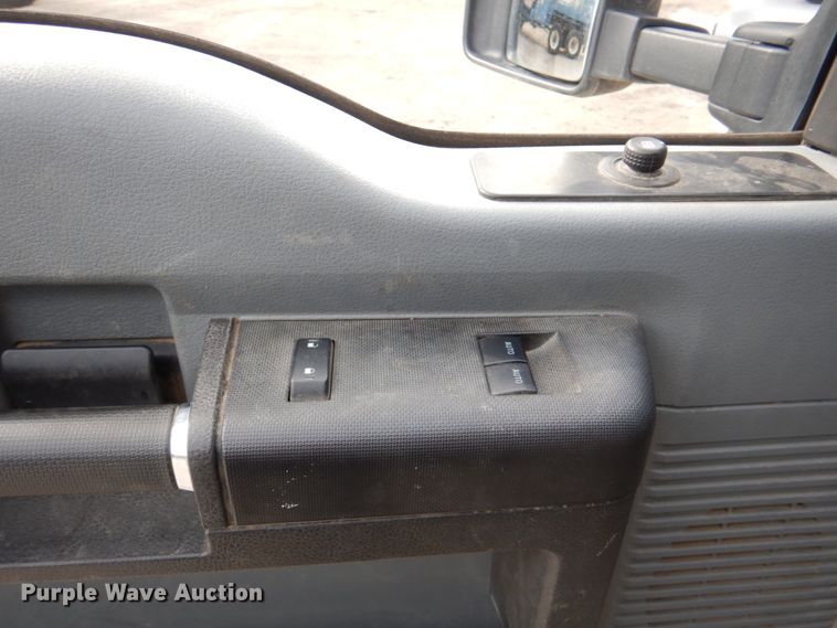 image for item IQ9462 2013 Ford F550 XL Super Duty  bucket truck