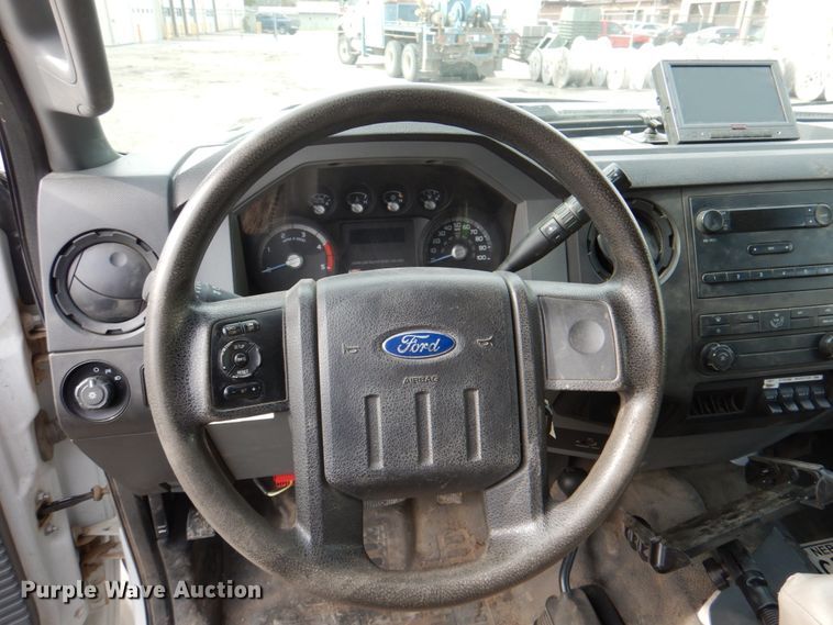 image for item IQ9462 2013 Ford F550 XL Super Duty  bucket truck