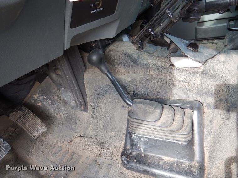 image for item IQ9462 2013 Ford F550 XL Super Duty  bucket truck