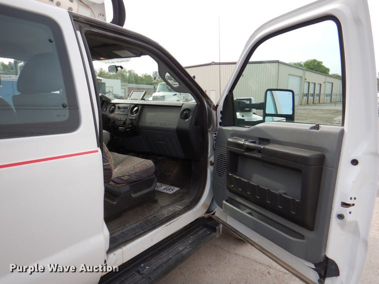 image for item IQ9462 2013 Ford F550 XL Super Duty  bucket truck