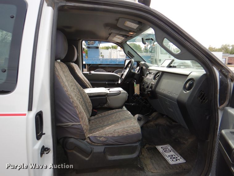 image for item IQ9462 2013 Ford F550 XL Super Duty  bucket truck