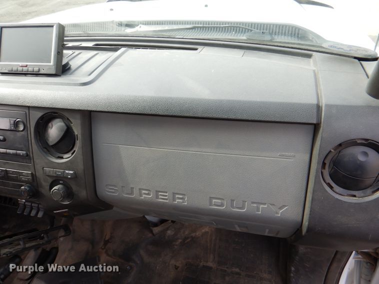 image for item IQ9462 2013 Ford F550 XL Super Duty  bucket truck