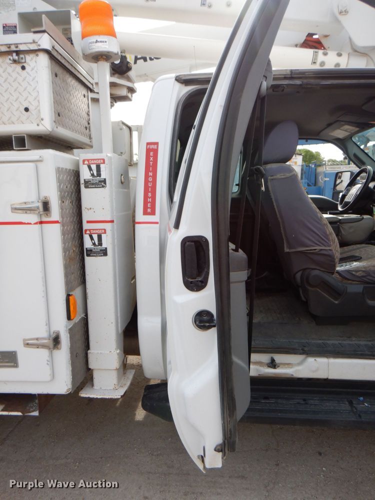 image for item IQ9462 2013 Ford F550 XL Super Duty  bucket truck