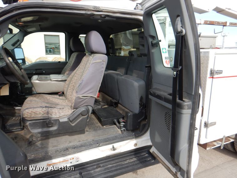 image for item IQ9462 2013 Ford F550 XL Super Duty  bucket truck